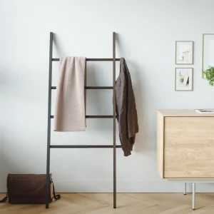 Umbra Extendable Ladder - Hub* Organization
