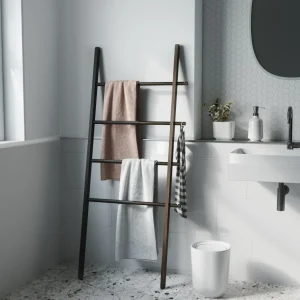 Umbra Extendable Ladder - Hub* Organization